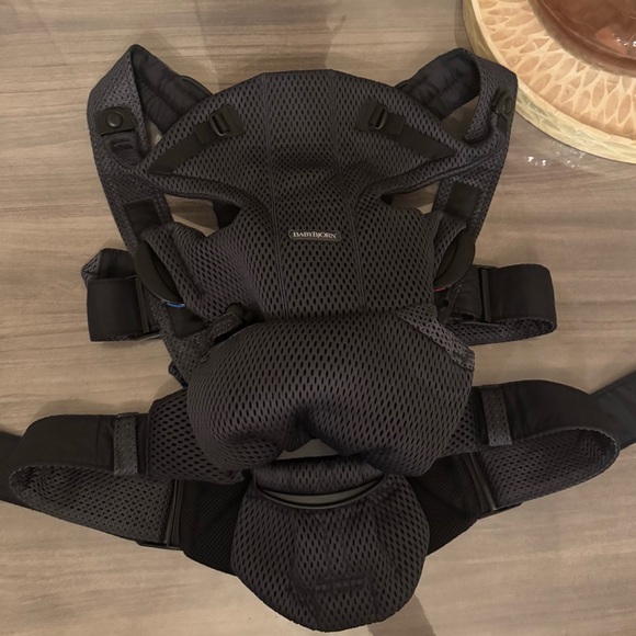 BabyBjorn Carrier - Picture 1 of 4